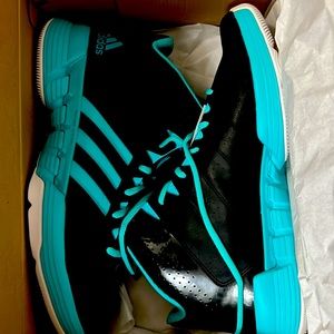 Adidas cross ‘em 3 Sneakers